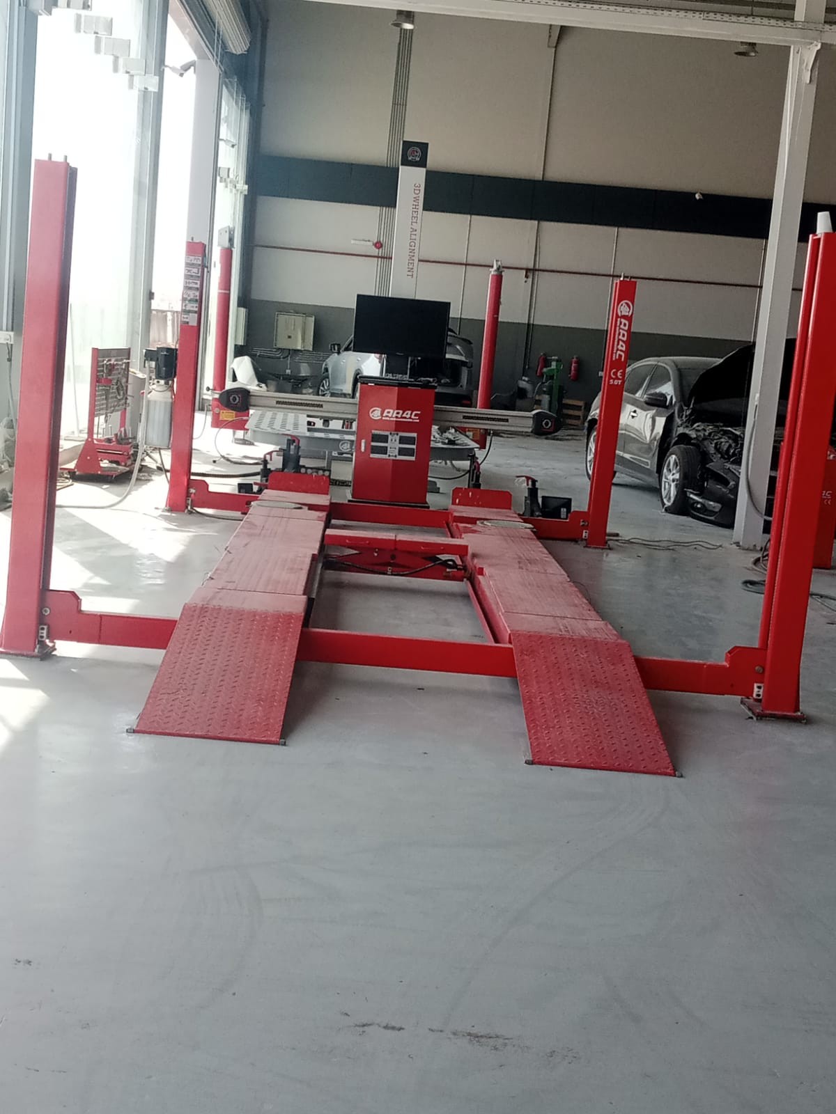 Latest company case about full range garage equipments installed in Saudi Arabia :Spraybooth ,car lift, auto repair bench ,air comperssor, etc